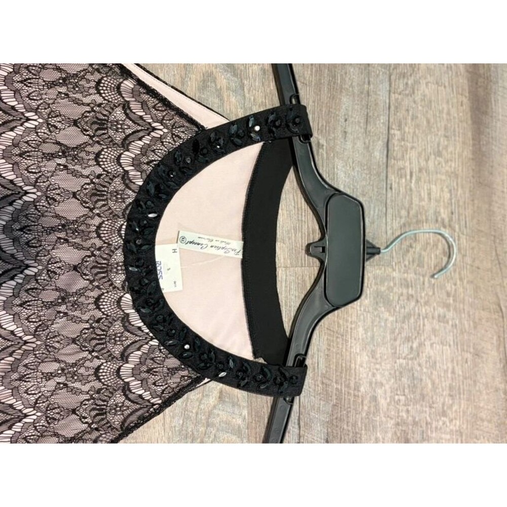 Lace Sleeveless top with beaded neckline - Picture 2 of 5